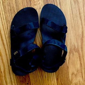 Teva size 9 strapped sandals